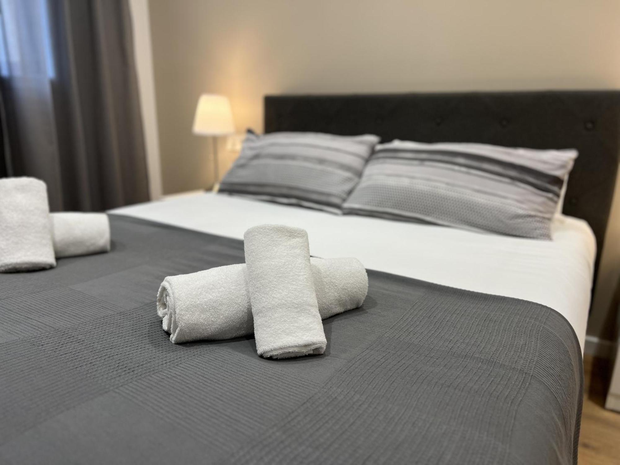 Apartamenticos Plaza Las Armas III Saragosse Extérieur photo